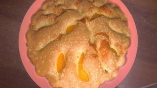 Шарлотка с персиками