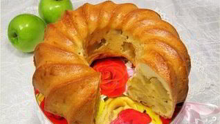 Шарлотка с яблоками на кефире