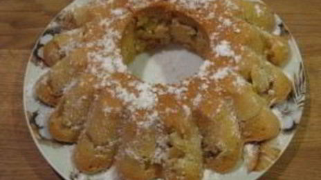 шарлотка с яблоками на кефире