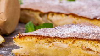 Яблочная шарлотка на сковороде