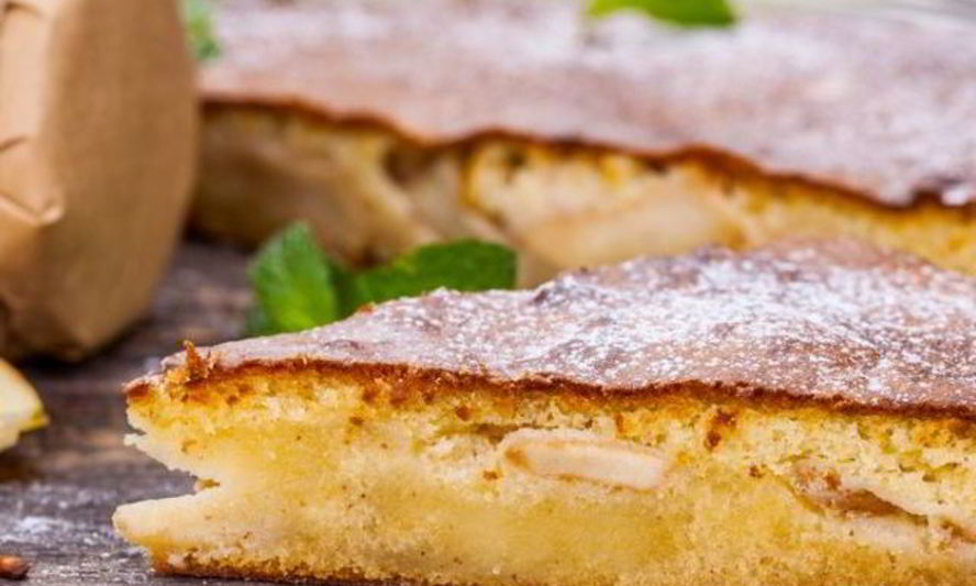 Рецепт яблочной шарлотки на сковороде