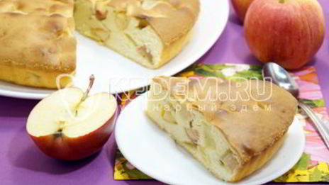 заливная шарлотка с яблоками