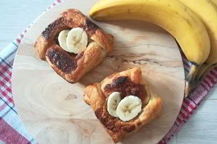 Слойки с арахисовой пастой и бананом