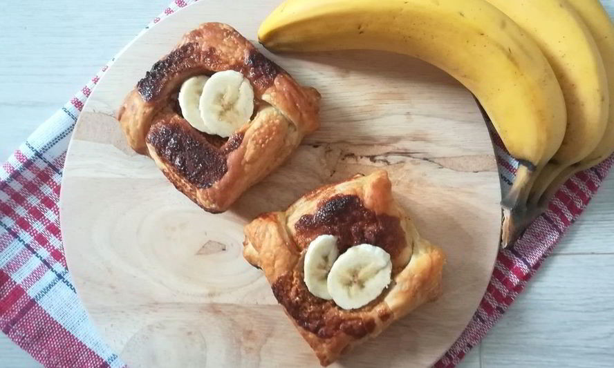 Рецепт слоек с арахисовой пастой и бананом