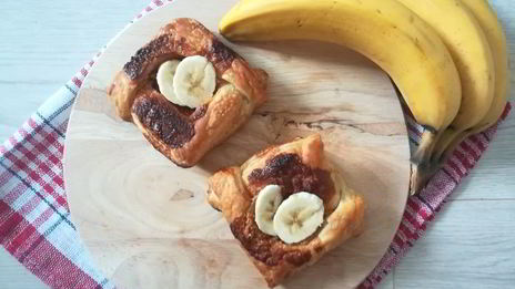 слойки с арахисовой пастой и бананом