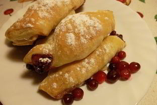 Слойки с клюквой