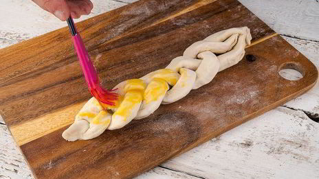 слойки с колбасой