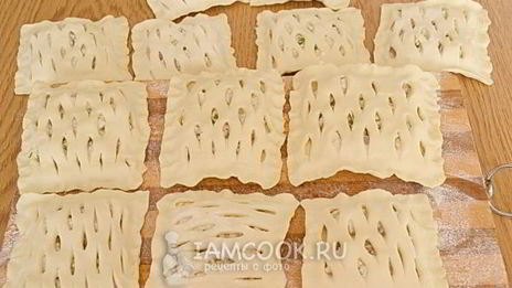 слойки с курицей