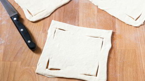 слойки с персиками