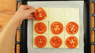 Слойки с помидорами