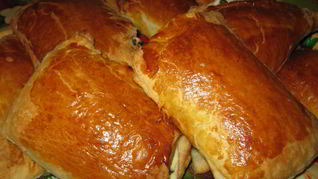 Слойки с творогом и изюмом