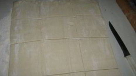 слойки с творогом и изюмом