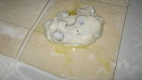 слойки с творогом и изюмом