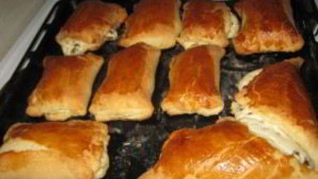 слойки с творогом и изюмом