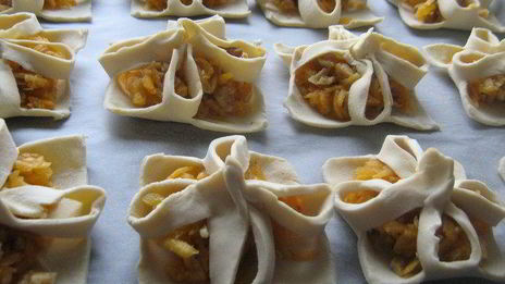 слойки с тыквой и грецким орехом