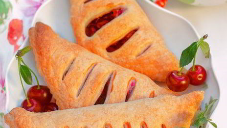 слойки с вишней