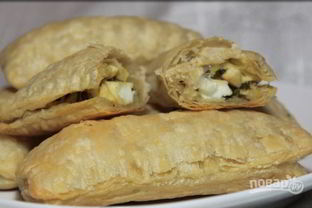 Слойки с яйцом и луком