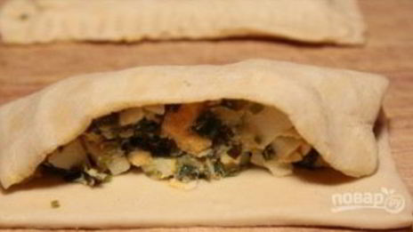 слойки с яйцом и луком