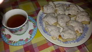 Слойки Сердечки с клубникой и сыром маскарпоне