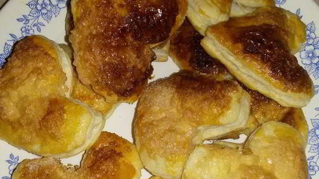 слойки сердечки с клубникой и сыром маскарпоне