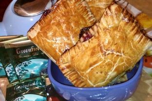 Слойки Вишенка из готового теста