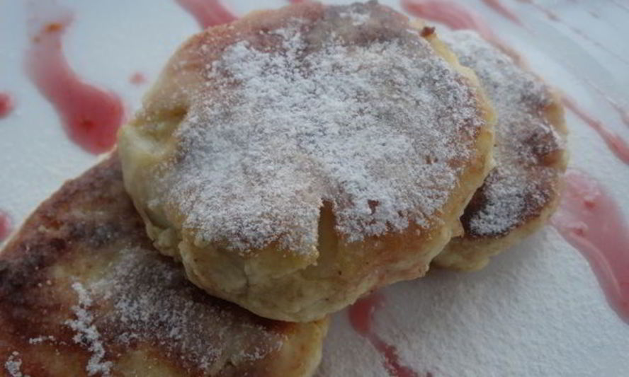 Рецепт диетических сырников с грушей