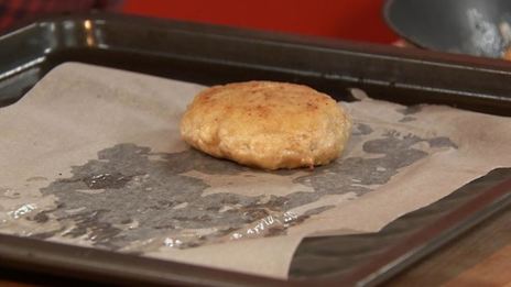 мясные сырники с зеленой сметаной