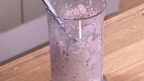 мятные сырники с маслинами и сметанным соусом