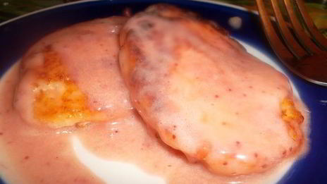 нежнейшие сырники с соусом клубника со сливками