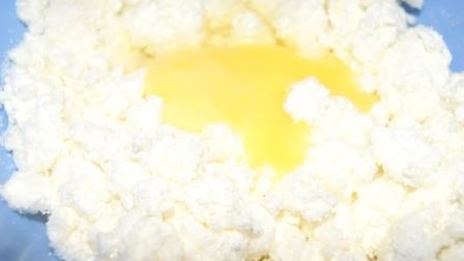 сырники с курагой и сметанным кремом