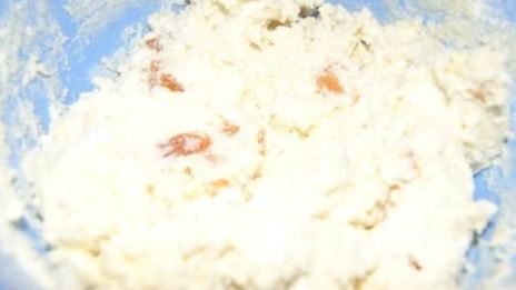 сырники с курагой и сметанным кремом