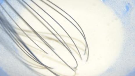 сырники с курагой и сметанным кремом