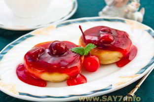 Сырники с вишневым соусом