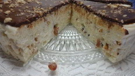 творожник с орехами и изюмом