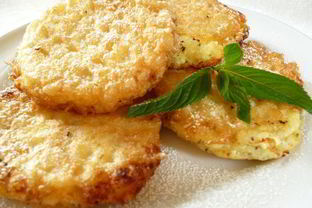 Вафельные сырники с абрикосами