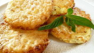 Вафельные сырники с абрикосами