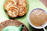 Ванильные сырники с яблочным соусом