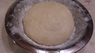 Дрожжевое тесто на кефире для булочек