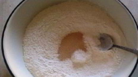 дрожжевое тесто на сыворотке