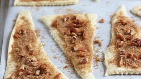 выпечка с яблоками из слоеного теста