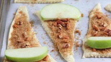 выпечка с яблоками из слоеного теста