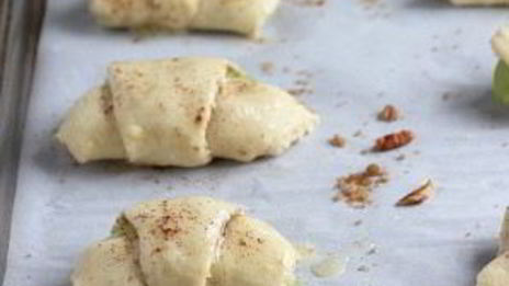 выпечка с яблоками из слоеного теста