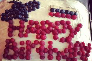 Бисквитный торт с фруктами и сметанным кремом