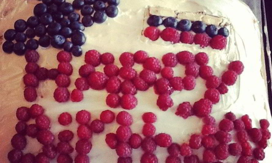 Рецепт бисквитного торта с фруктами и сметанным кремом