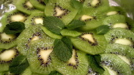 бисквитный торт с мятой и киви