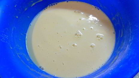 блинный торт с заварным кремом и ягодами