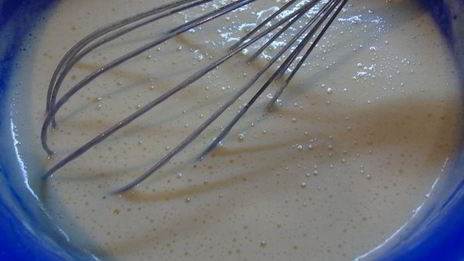 блинный торт с заварным кремом и ягодами