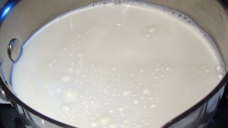 блинный торт с заварным кремом и ягодами