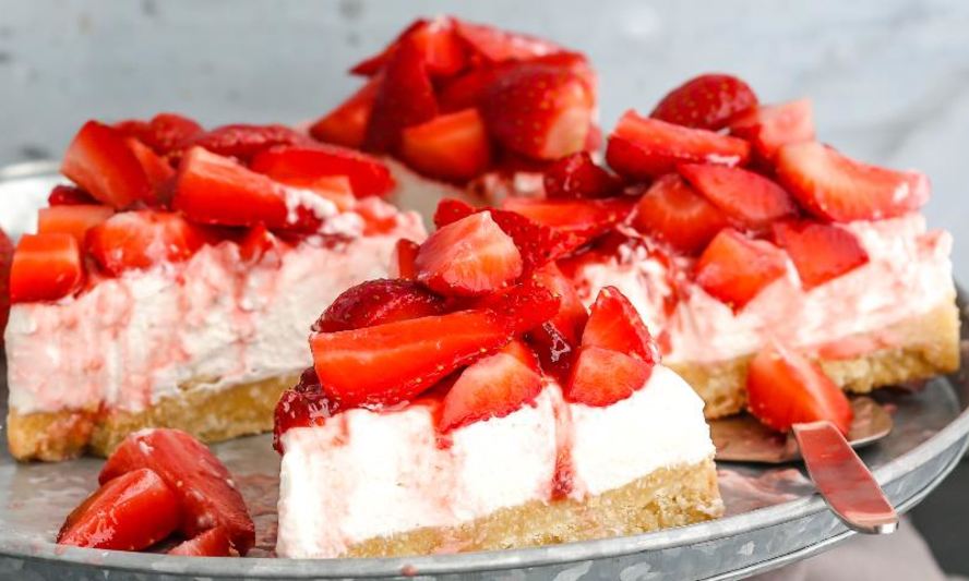 Рецепт быстрого клубничного торта