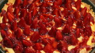 Клубничный торт с ванильным кремом